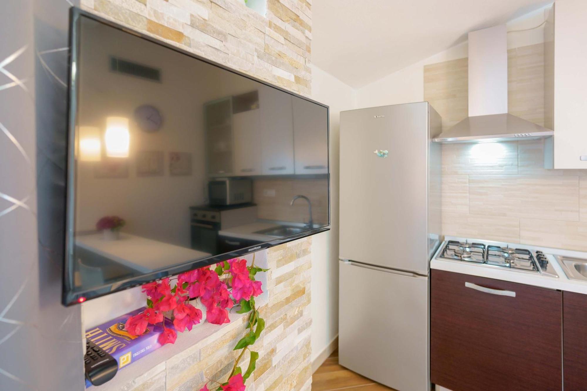 Exclusive Use Swimming Pool Available From June To September Cagliari Bagian luar foto
