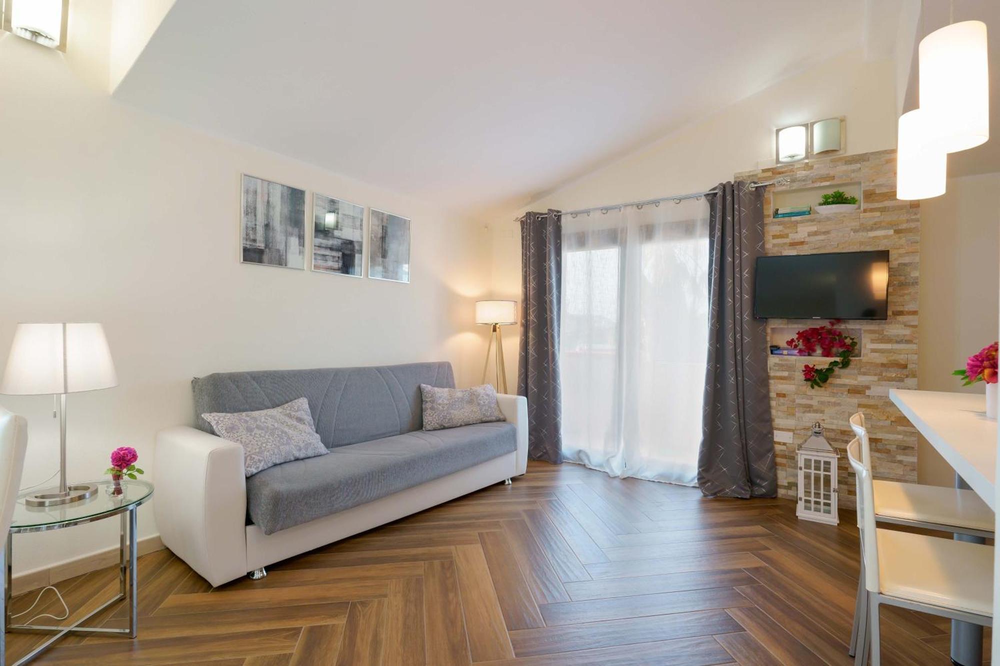 Exclusive Use Swimming Pool Available From June To September Cagliari Bagian luar foto
