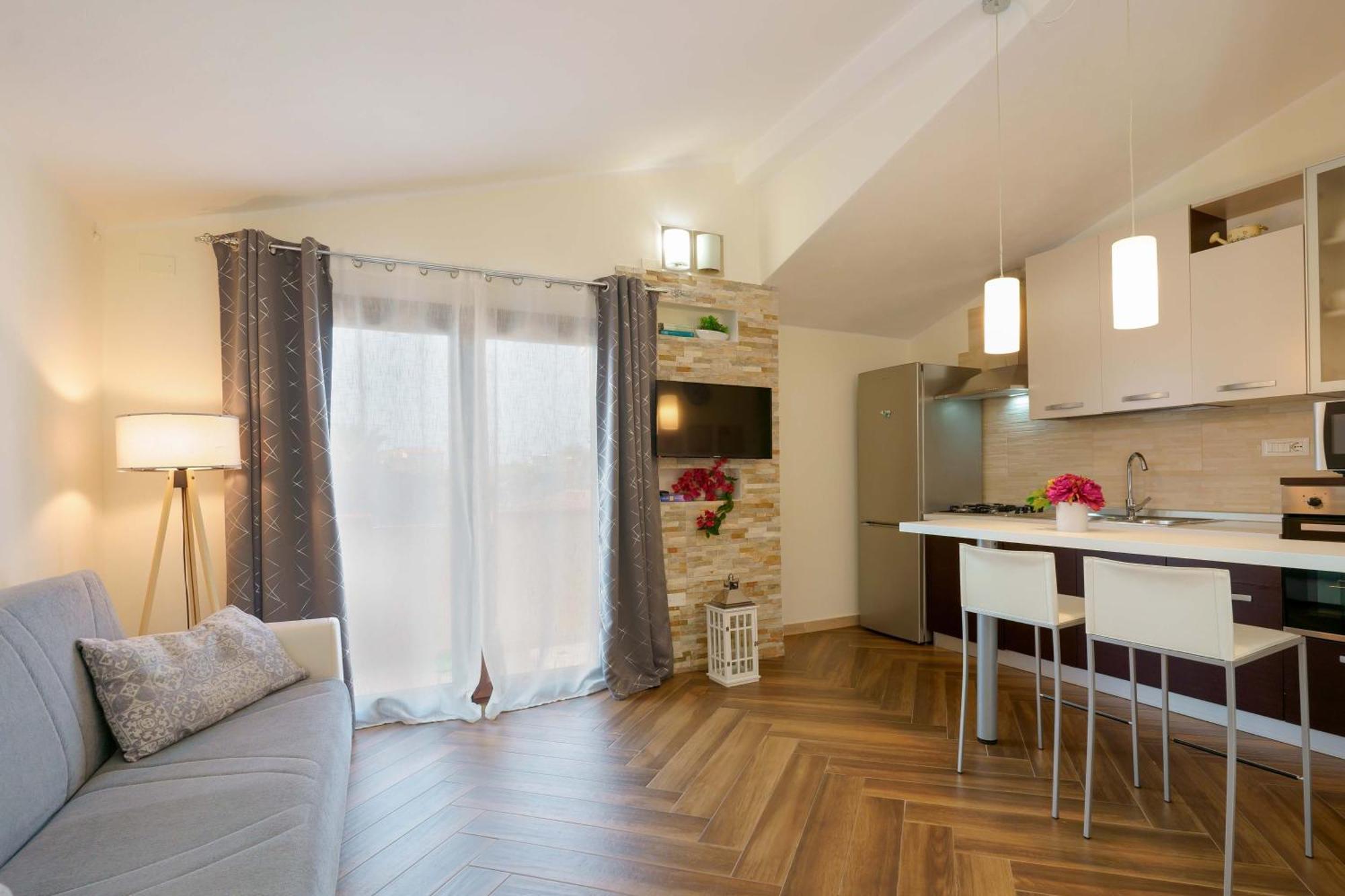 Exclusive Use Swimming Pool Available From June To September Cagliari Bagian luar foto